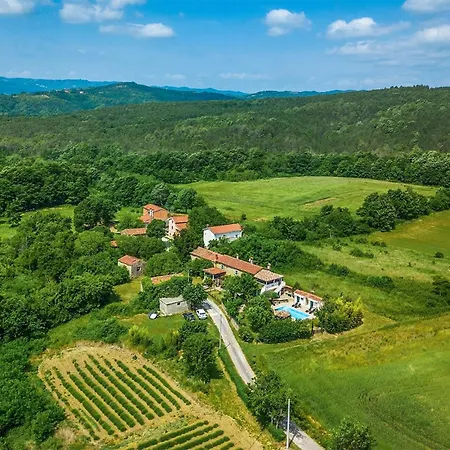 Ferienhaus Beautiful Home In Zatka